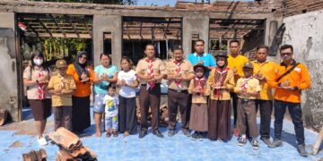 Kwarran Tanggungharjo Serahkan Bantuan Untuk Korban Kebakaran.