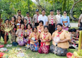 Ketua Kwarcab Denpasar meninjau langsung pelaksanaan berbagai lomba yang digelar di Taman Kota Lumintang
