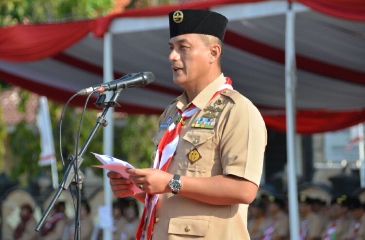 Sejumlah 52 Anggota Dewasa Menerima Tanda Penghargaan oleh Mabicab Cilacap diacara Upacara Peringatan Hari Pramuka ke-63 Tahun 2024 di Alun-alun Kabupaten Cilacap