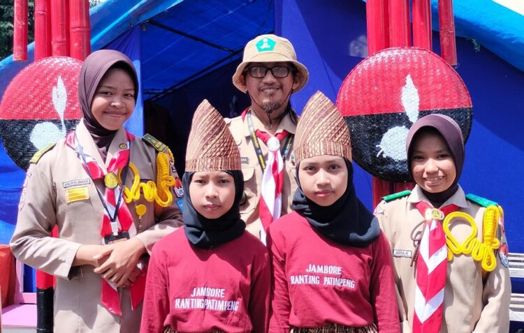 Hiking dan Jelajah Alam, Tumbuhkan Leadership, Kreativitas, Solidaritas dan Kesehatan Jasmani