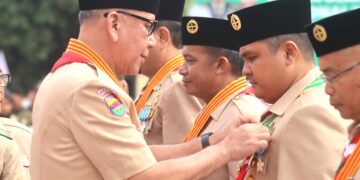 Hari Pramuka ke-63 Kwarda Sumatera Utara Ketua  Kwarcab Kota Medan Terima Lencana Darma Bakti