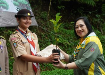 Kebersamaan Di Subcamp 5 Kampung Rimba: Menjalin Persaudaraan Lewat Musik Dan Penghijauan