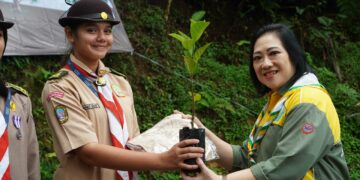 Kebersamaan Di Subcamp 5 Kampung Rimba: Menjalin Persaudaraan Lewat Musik Dan Penghijauan