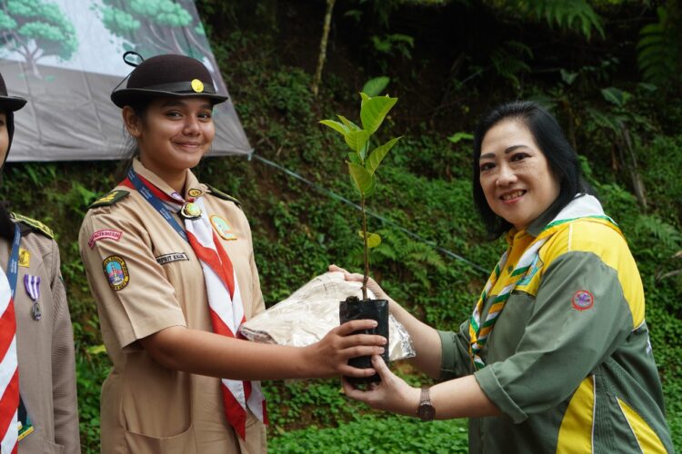 Kebersamaan Di Subcamp 5 Kampung Rimba: Menjalin Persaudaraan Lewat Musik Dan Penghijauan