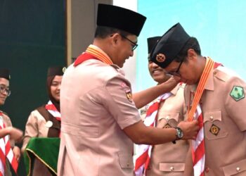 Menteri Kesehatan RI Terima Tanda Penghargaan Dari Gerakan Pramuka