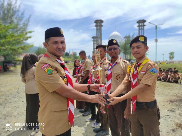 Giat Prestasi Penegak Resmi Ditutup Oleh Zaitun Muhammad Ketua Kwarcab Aceh Selatan. Gudep SMAN Unggul Tapaktuan Putra Dan Gudep  MAN 1 Aceh Selatan Dinobatkan Sebagai Juara Umum.