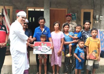 Pramuka Buleleng Serahkan Dua Unit Rumah Layak Huni di Desa Kubutambahan