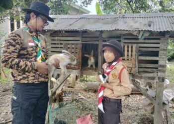 Pramuka Penggalang SD di Masago, Kenali dan Belajar Beternak Kelinci
