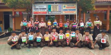 Kreativitas Pramuka Pangkalan SDN 3 Pasinggangan Ubah Ember Bekas Jadi Pot Tanaman Cantik