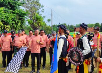Pj. Bupati Karanganyar Lepas Pemberangkatan Napak Tilas Perjuangan Pahlawan Joko Songo