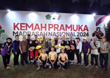 Tari Kecak Kontingen Bali Pukau Peserta Kemah Pramuka Madrasah Nasional 2024 di Cibubur, Jakarta
