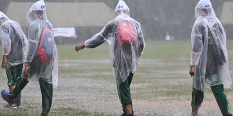 Semangat Juang Peserta Kemah Pramuka Madrasah Nasional 2024 Tak Terbendung Meski Hujan Melanda