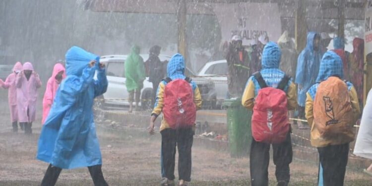 Semangat Juang Peserta Kemah Pramuka Madrasah Nasional 2024 Tak Terbendung Meski Hujan Melanda