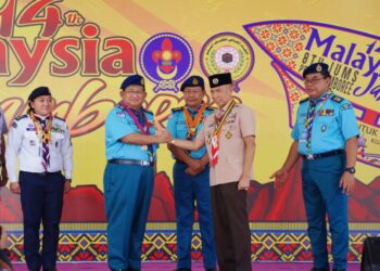 Sekjen Kwarnas Terima Penghargaan Bintang Semangat Rimba Emas dari Persekutuan Pengakap Malaysia