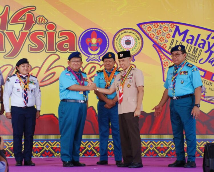 Sekjen Kwarnas Terima Penghargaan Bintang Semangat Rimba Emas dari Persekutuan Pengakap Malaysia