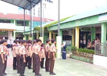 Kepala MTsN 2 Medan Melepas Kontingen Pramuka Menuju Kemsama