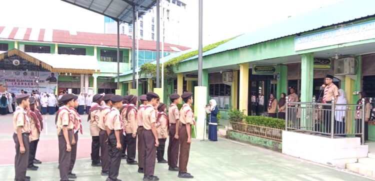 Kepala MTsN 2 Medan Melepas Kontingen Pramuka Menuju Kemsama