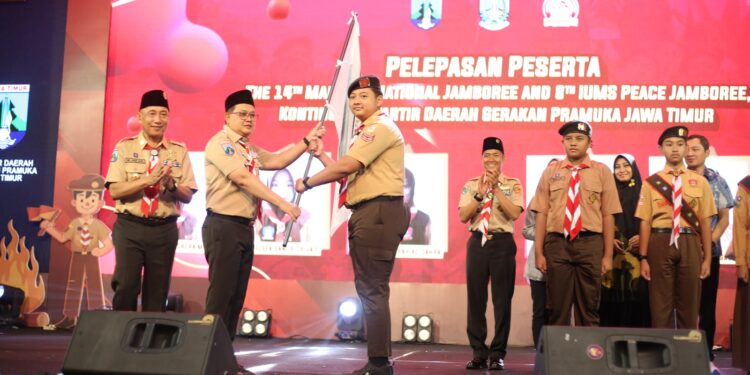 Tutup Pengembangan Kepramukaan Tiga Zona, Kwarda Jawa Timur Lepas Kontingen Jambore Malaysia dan Rencanakan Pugar 100 RTLH di Tahun 2025