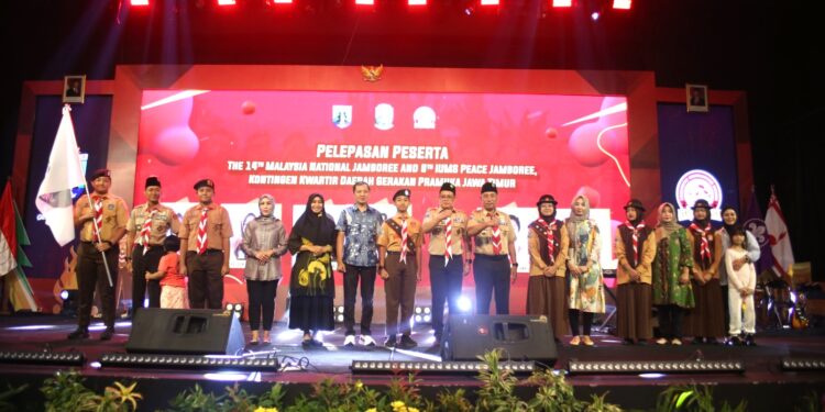 Tutup Pengembangan Kepramukaan Tiga Zona, Kwarda Jawa Timur Lepas Kontingen Jambore Malaysia dan Rencanakan Pugar 100 RTLH di Tahun 2025