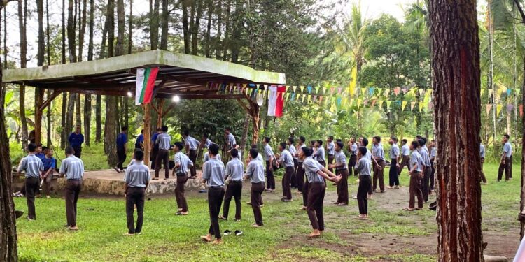 Pramuka Pondok Modern Gontor 4 Banyuwangi Gandeng Saka Wanabakti Kenalkan Konservasi Hutan
