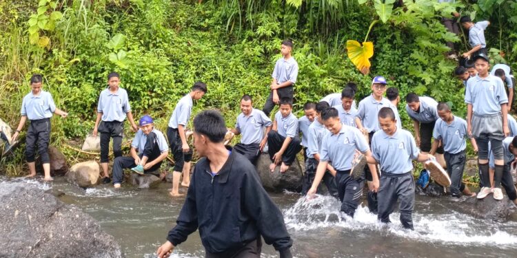 Pramuka Pondok Modern Gontor 4 Banyuwangi Gandeng Saka Wanabakti Kenalkan Konservasi Hutan