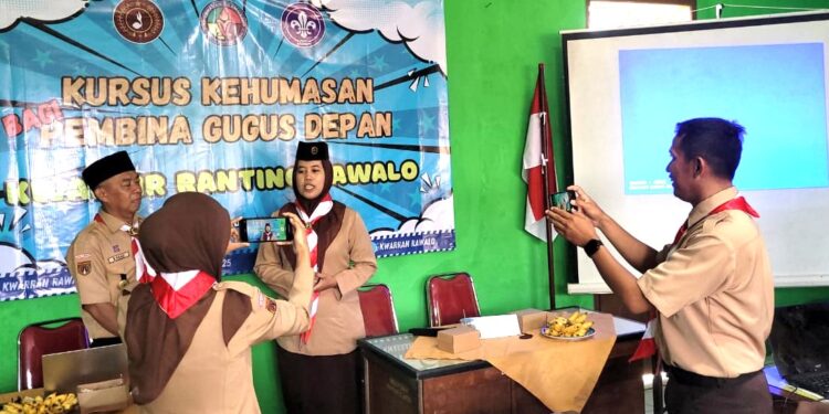 Pembina Pramuka Kwarran Rawalo Ikuti Kursus Kehumasan