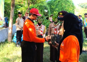 Peduli Lingkungan, Pramuka Kwarcab Grobogan Gelar Tanam Pohon dan Aksi Cabut Paku