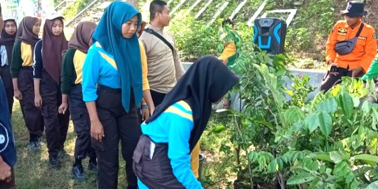 Peduli Lingkungan, Pramuka Kwarcab Grobogan Gelar Tanam Pohon dan Aksi Cabut Paku