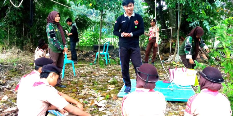 Sawika 15 Gubug Mantabkan Materi Krida Mountaineering Pada Latihan Rutin Perdana Tahun 2025