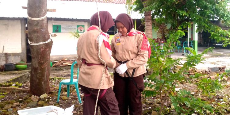 Sawika 15 Gubug Mantabkan Materi Krida Mountaineering Pada Latihan Rutin Perdana Tahun 2025
