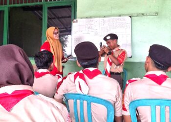 Pendalaman Materi Krida Navigasi Darat, Instruktur Saka Simulasikan Pencarian Lokasi Helikopter Jatuh