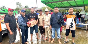 Ketua Kwarda Kalimantan Barat Salurkan Bantuan Ke Dapur Umum Banjir Mempawah