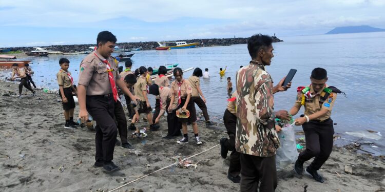 ATAS Indonesia Gelar Scout Clean Beach di Berbagai Kota untuk Peringati Hari Baden-Powell