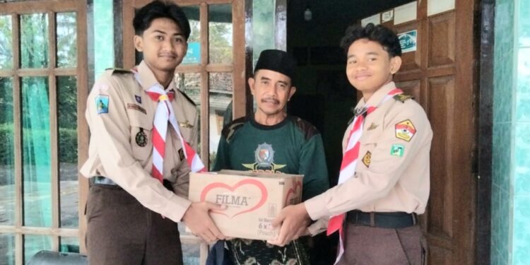 Lakukan Pengembaraan, Pramuka MAIT Insan Kamil Gelar Pelantikan Bantara di Air Terjun Tumpak Sewu