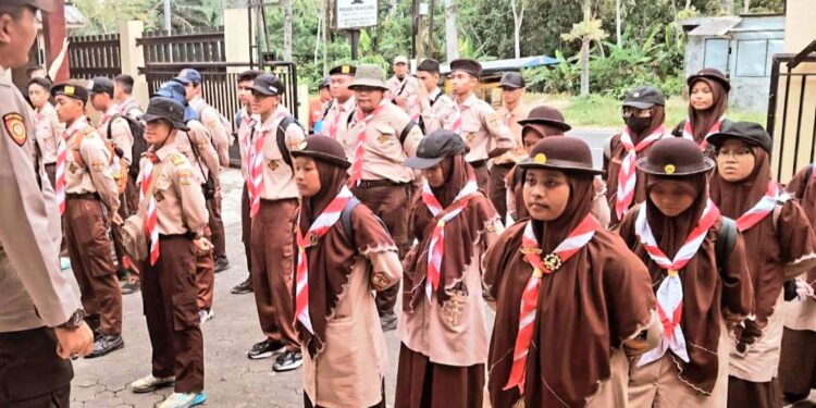 Lakukan Pengembaraan, Pramuka MAIT Insan Kamil Gelar Pelantikan Bantara di Air Terjun Tumpak Sewu