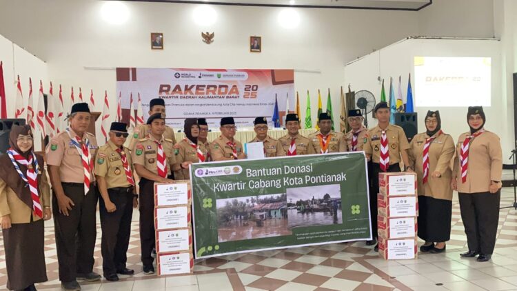 Kwarcab Pontianak Serahkan Bantuan bagi Warga Terdampak Banjir kepada Pramuka Peduli Kwarda Kalbar