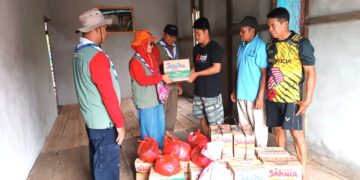 Koordinator Messengers Of Peace Kalbar Salurkan Bantuan Kepada Warga Terdampak Banjir Sambas