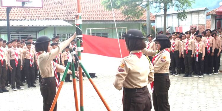 Geladian Pemimpin Regu SMP N 4 Kedungbanteng, Latih Kepemimpinan Anggota