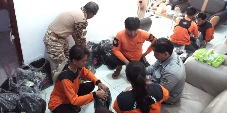 Kwarda Jatim Salurkan Bantuan Kemanusiaan Kepada Penyintas Bencana Banjir Bandang di Situbondo