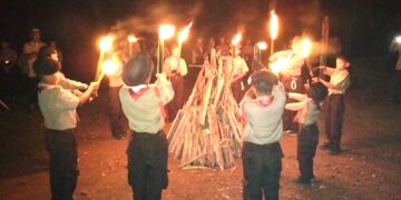 Kobarkan Api Semangat dan Inspirasi: Prosesi Api Unggun pada Kegiatan “Pramuka Masago” 2025