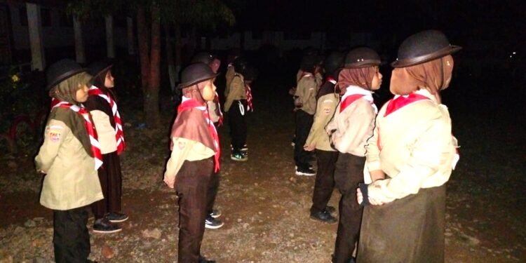 Kobarkan Api Semangat dan Inspirasi: Prosesi Api Unggun pada Kegiatan “Pramuka Masago” 2025