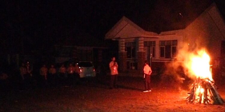 Kobarkan Api Semangat dan Inspirasi: Prosesi Api Unggun pada Kegiatan “Pramuka Masago” 2025