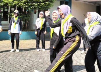 Seru dan Menyenangkan, Peserta Diklat Unit Pramuka UIN Saizu Diajak Bermain River Tubing