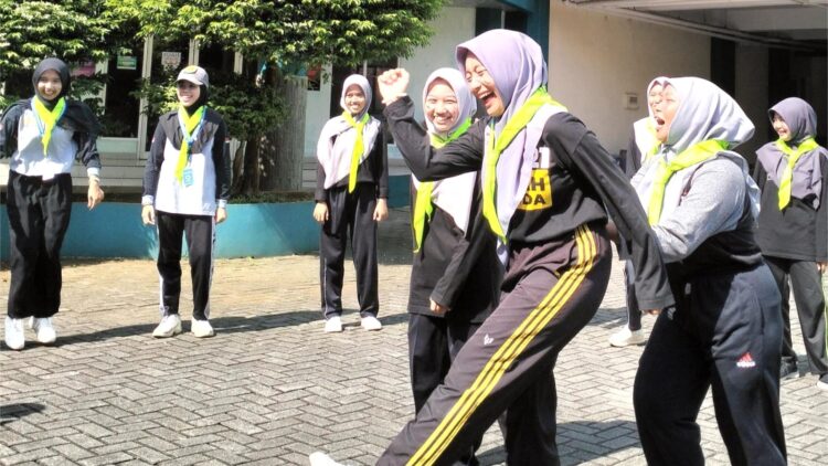 Seru dan Menyenangkan, Peserta Diklat Unit Pramuka UIN Saizu Diajak Bermain River Tubing