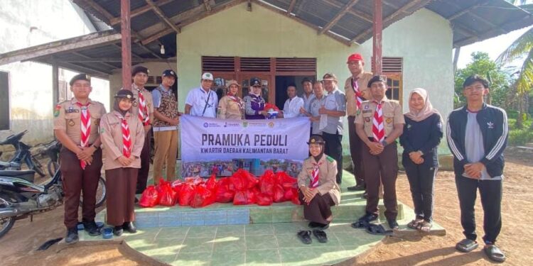 Pramuka Peduli Kalimantan Barat Salurkan Bantuan ke Desa Terdampak Banjir di Kabupaten Mempawah