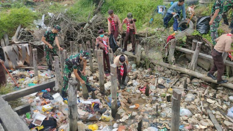 Peringati Hari Baden Powell ke168 Kwarran Binawidya bersama Kwarran Limapuluh gelar Bakti Masyarakat