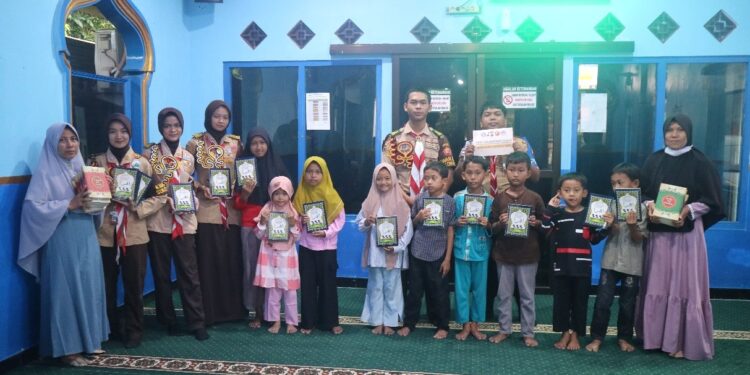 Charity for Humanity: Bakti Ramadhan Saka Bhayangkara, Berbagi Al-Qur’an dan Iqro di Sukoharjo