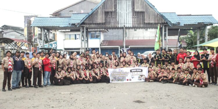 Kolaborasi Gudep Se-Kwartir Ranting Sungai Pinyuh Dengan Berbagi Ribuan Takjil di Bulan Ramadhan