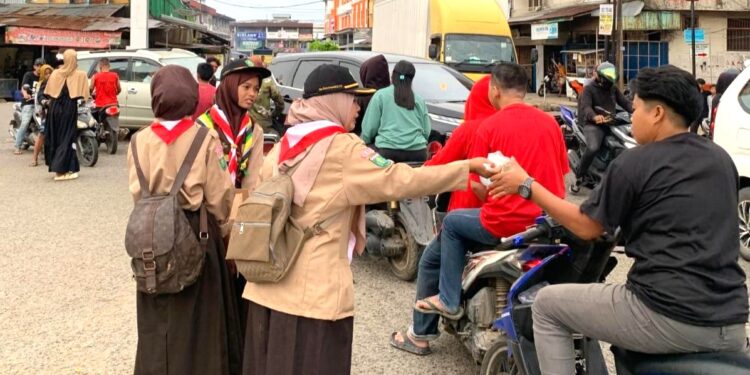 Kolaborasi Gudep Se-Kwartir Ranting Sungai Pinyuh Dengan Berbagi Ribuan Takjil di Bulan Ramadhan