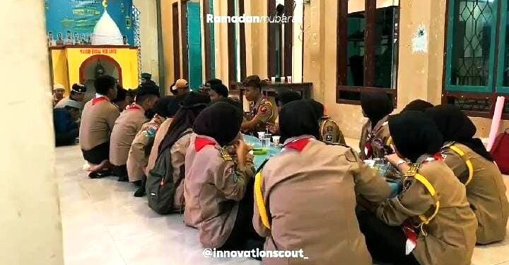 Aksi Berkah Ramadhan Berbagi Takjil Gabungan Gugusdepan Pangkalan UPTD SMA Negeri 1 Karossa dan Gugusdepan Pangkalan SMP IT Albiruni Karossa